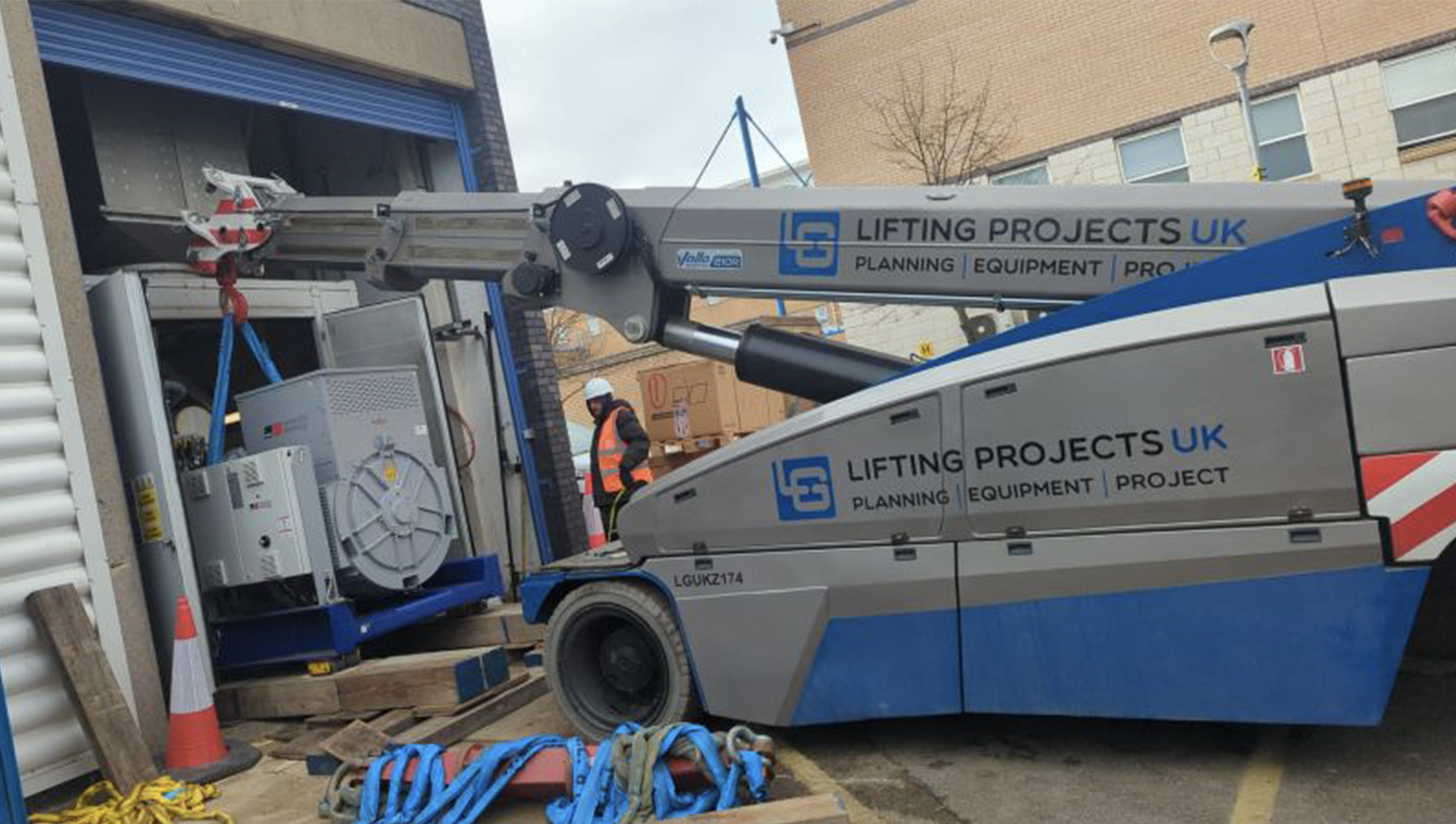 Valla-V210R-Remote-controlled-Pick-and-Carry-Crane
