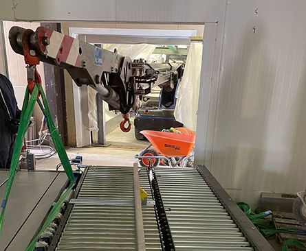 Reaching the places where other cranes can’t reach-valla-pick-and-carry-crane