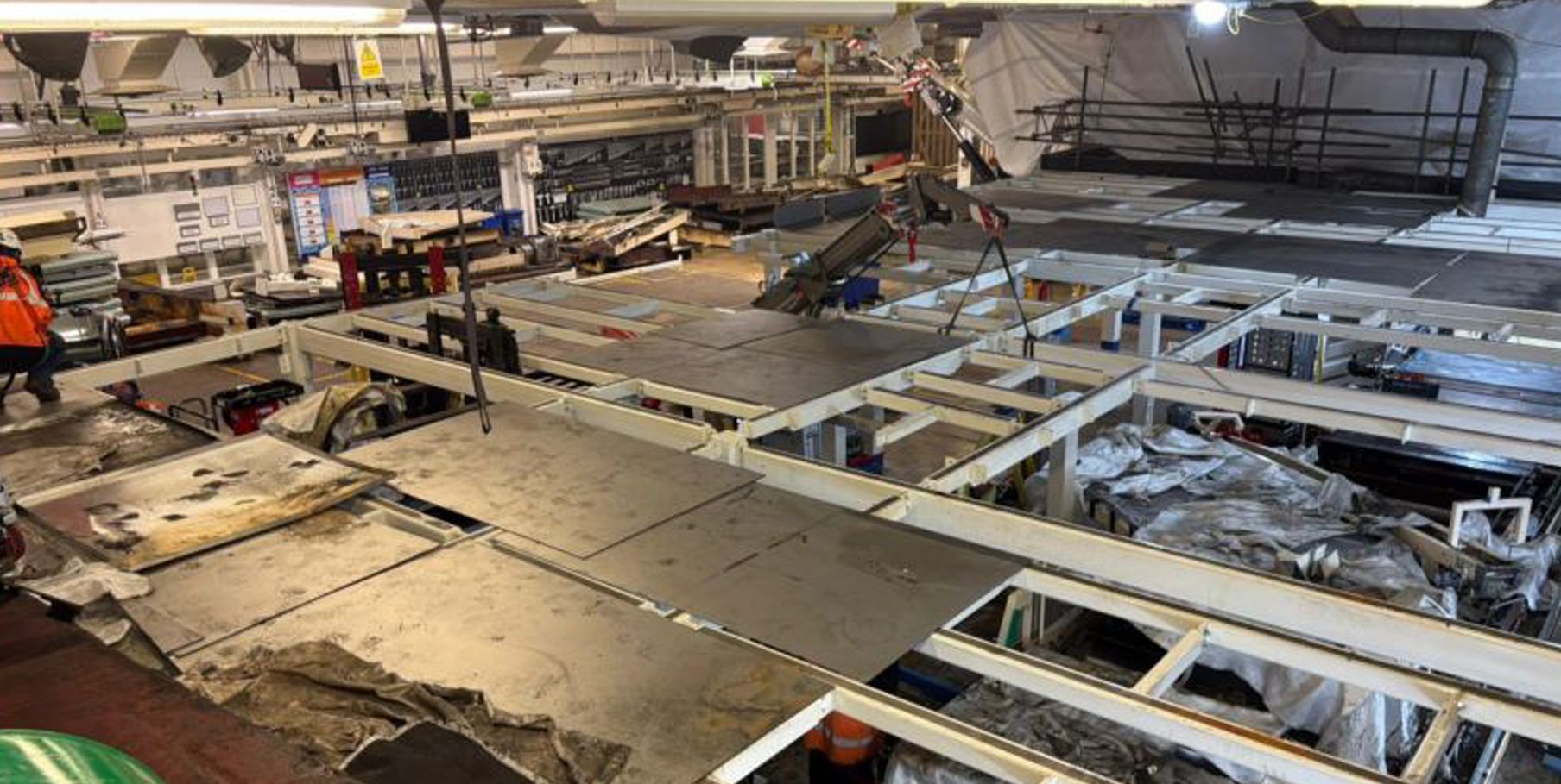 Complex-Machinery-Moves-Valla-Pick-and-Carry-Crane