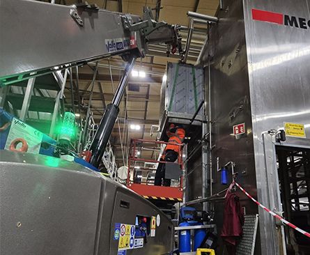 Compact-mini-crane-lifts-heavy-equipment-while-minimising-factory-disruption