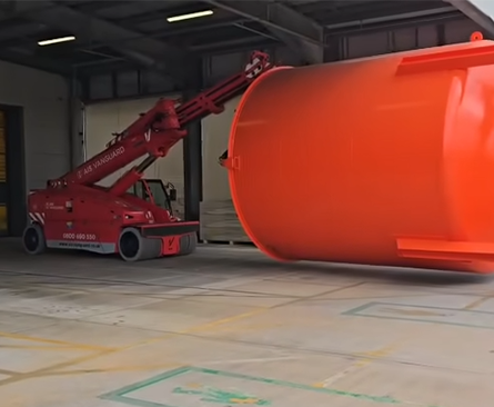 AIS Vanguard Valla crane - tank